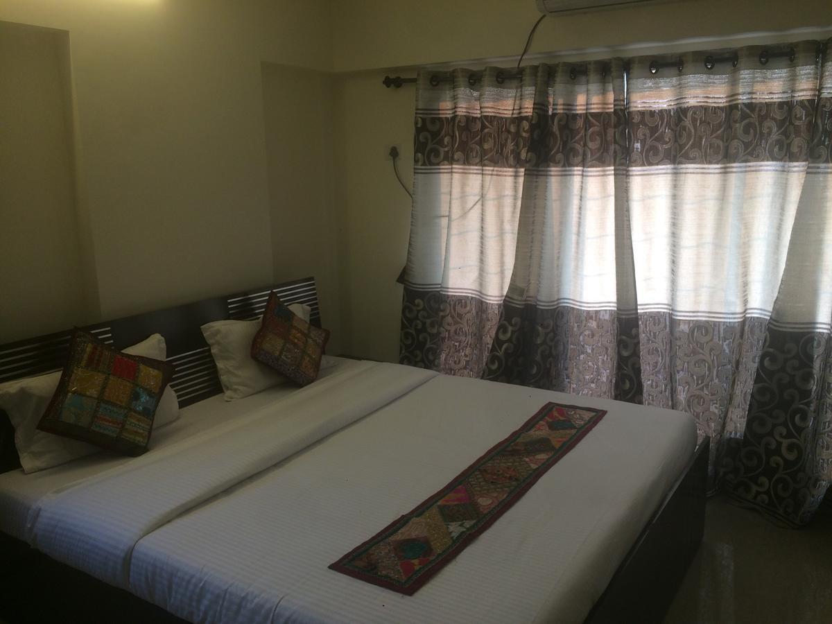 Poonam Hieghts Panzió Mumbai Kültér fotó