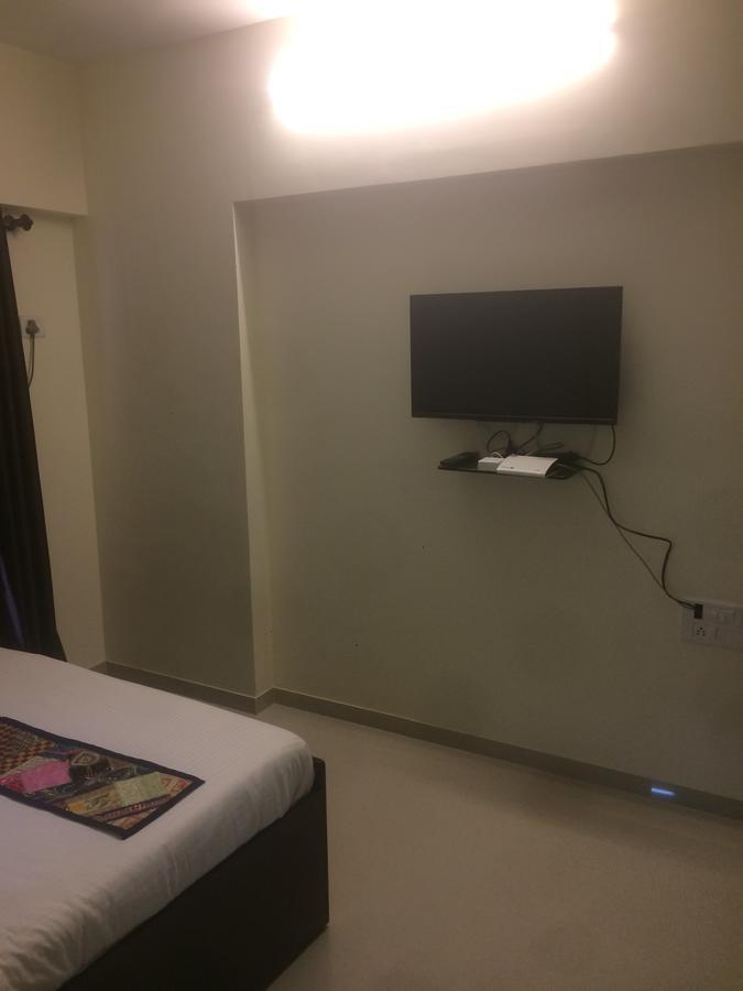 Poonam Hieghts Panzió Mumbai Kültér fotó