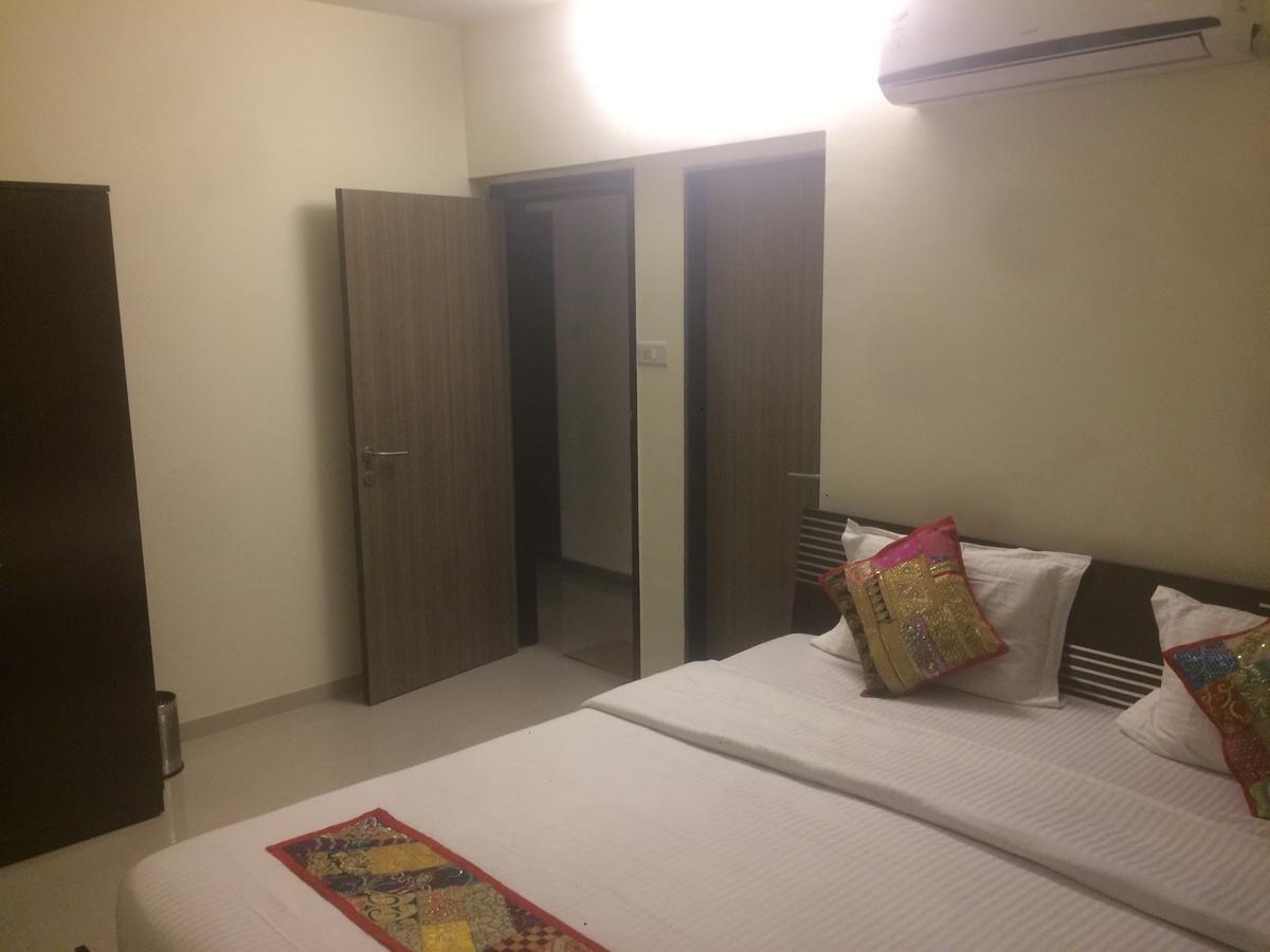 Poonam Hieghts Panzió Mumbai Kültér fotó