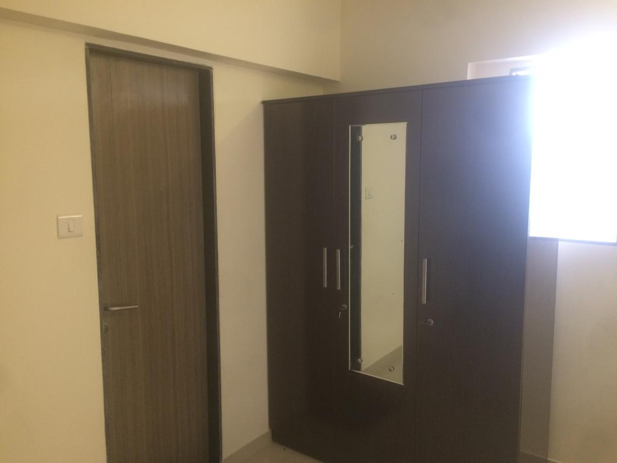 Poonam Hieghts Panzió Mumbai Kültér fotó