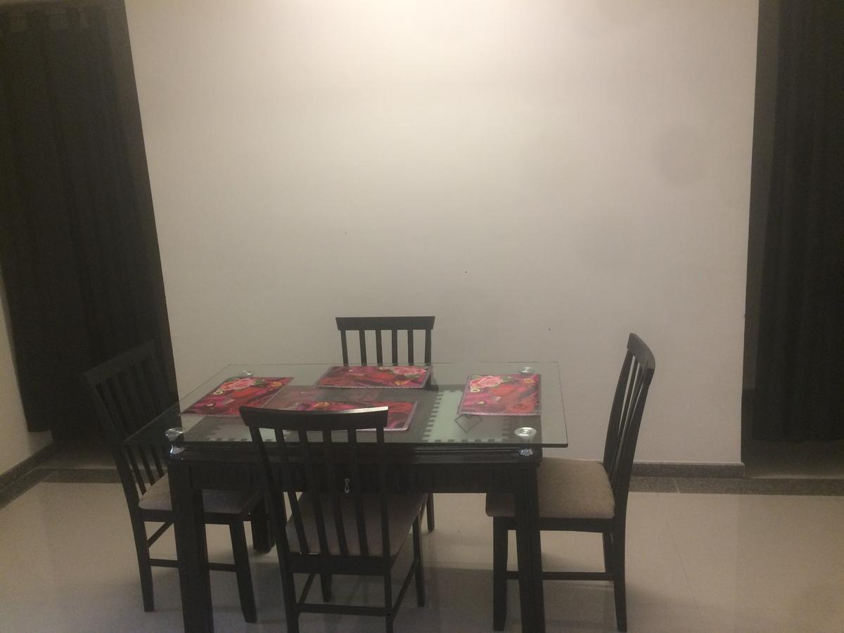 Poonam Hieghts Panzió Mumbai Kültér fotó